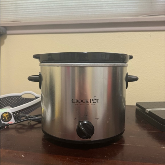 Crockpot Classic Slow Cooker 4 Quart Round Model SCR-400SP - Picture 2 of 8